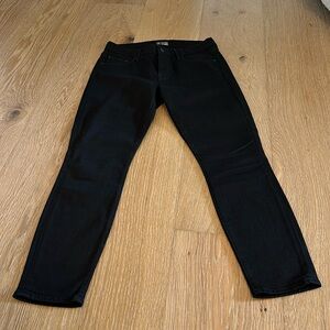 MOTHER The Looker Crop: black denim jeans